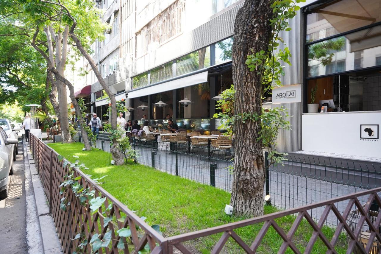 Soho Apart Hotel Jerevan Exteriör bild